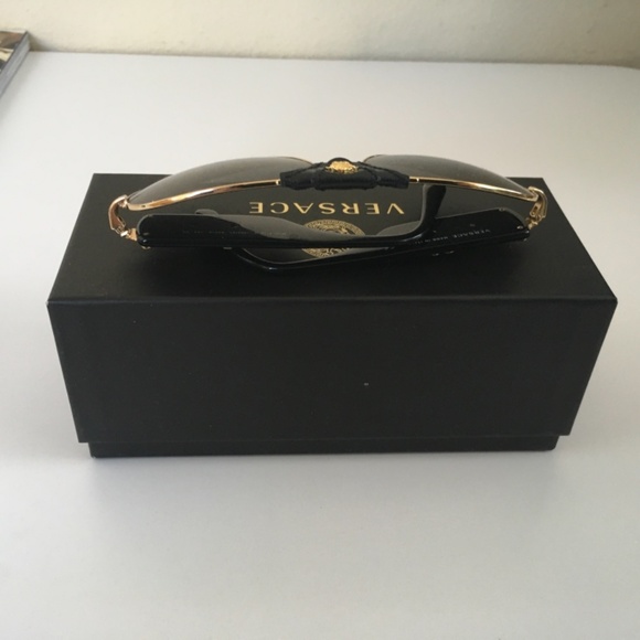 Versace VE2207Q Circular Baroque Sunglasses - Picture 2 of 10